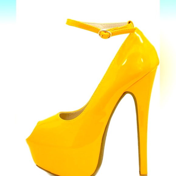 Daily shoes Shoes - Yellow patent leather PU ,platform heels. Ankles straps. Brand new.